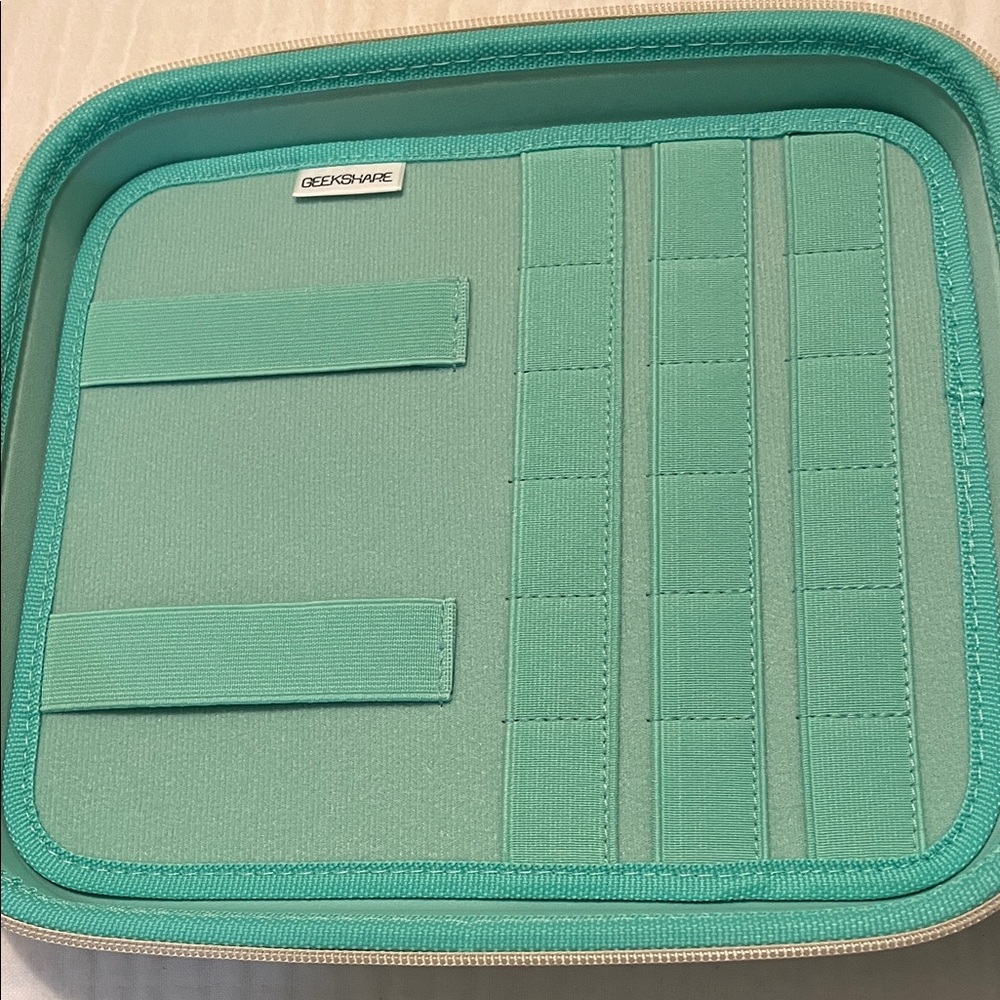 Geek Share Tree House Carry Case for Nintendo Switch - Picture 5 of 6